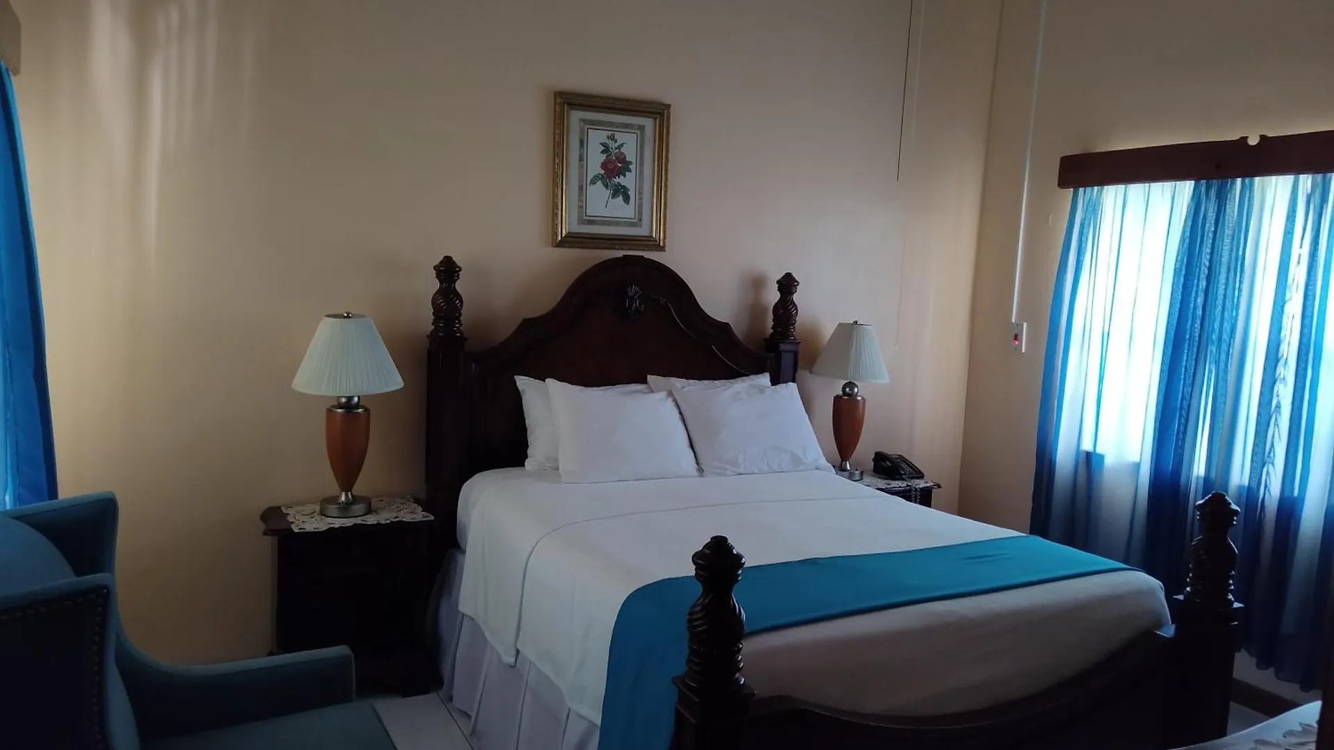 Rayon Hotel 네그릴